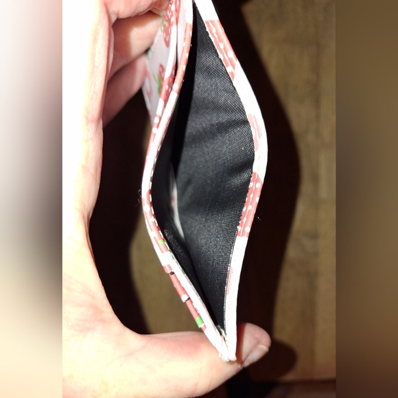 strawberry print cardholder case - Picture 3 of 3